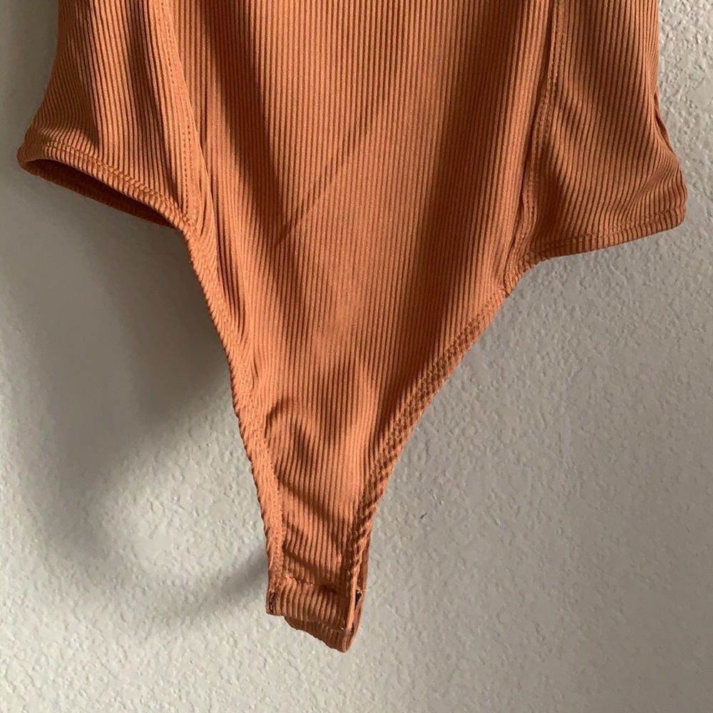 🌻3/$25 rusty orange bodysuit - Picture 4 of 5